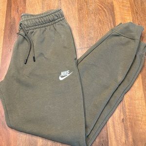 Nike Club Fleece Joggers sz XS light green